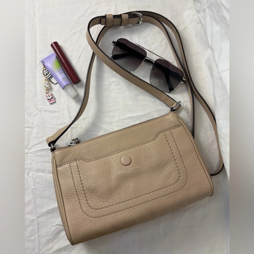 👜 Marc Jacobs Empire City Leather Crossbody – Sandstone | NWT